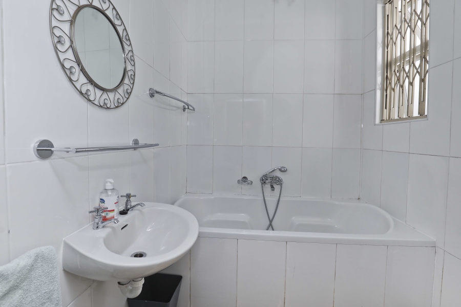 To Let 2 Bedroom Property for Rent in Kenilworth Western Cape